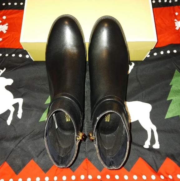 Michael Kors Finley Flat Leather Booties - Picture 6 of 12